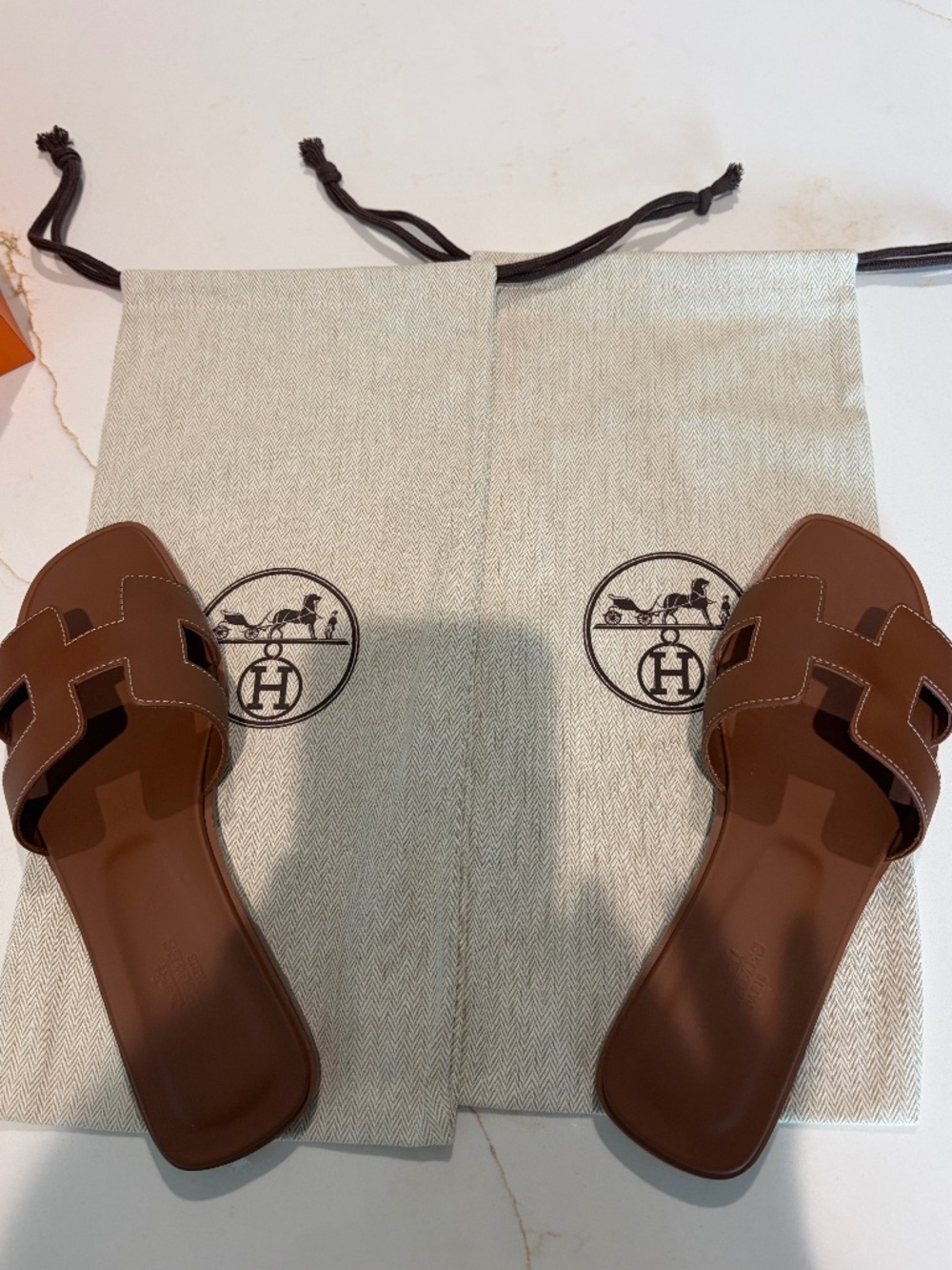 🤎 HERMÈS ORAN SANDALS 🤎 ✨NWOT✨• Worn Once!! • The Iconic Gold Color ✨ • sz 38 - Picture 4 of 6